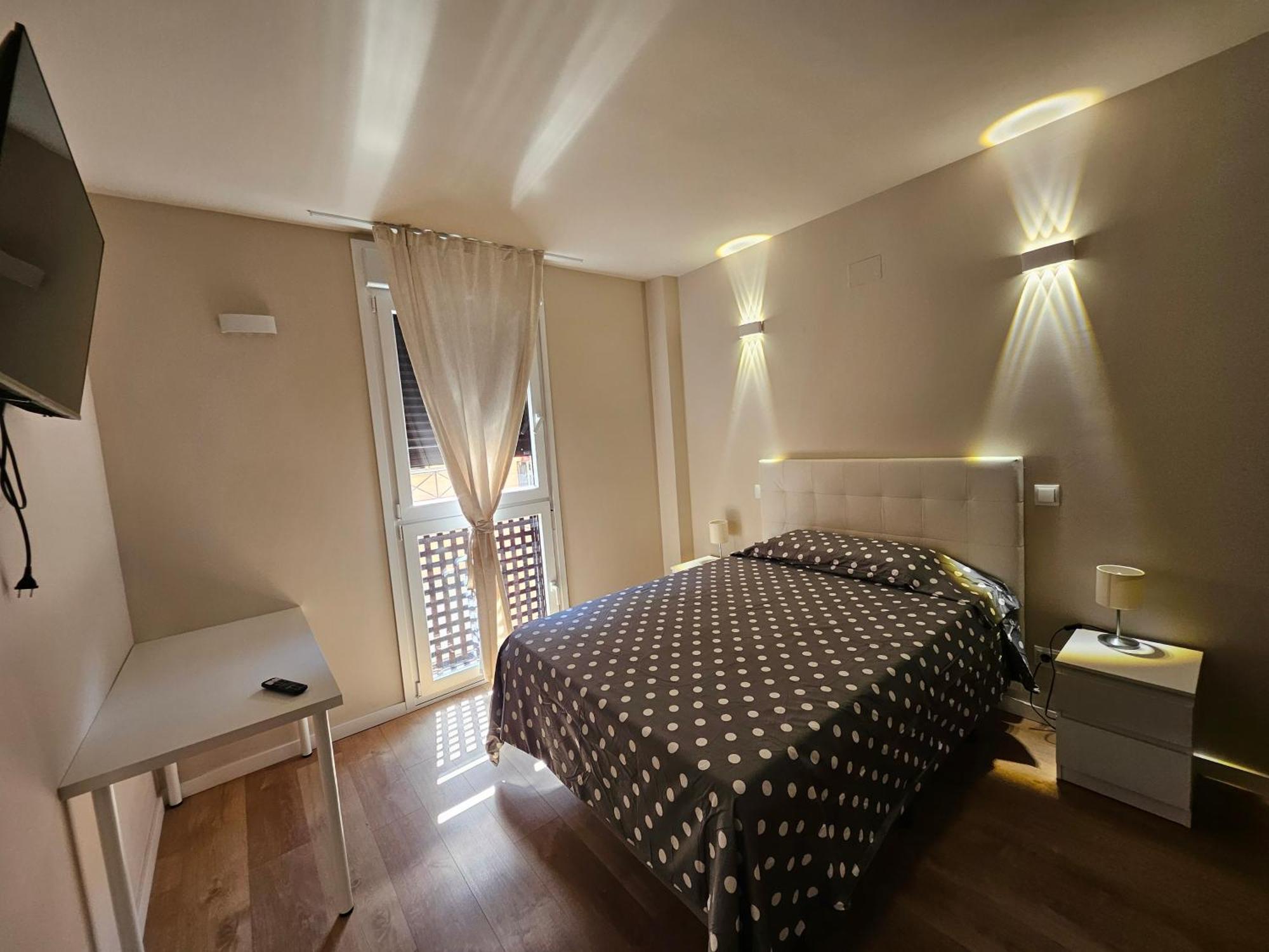 Apartamentos Picasso Alcalá de Henares Rum bild